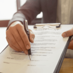 Jak sporządzić dobrą umowę w prawie autorskim – praktyczny poradnik.