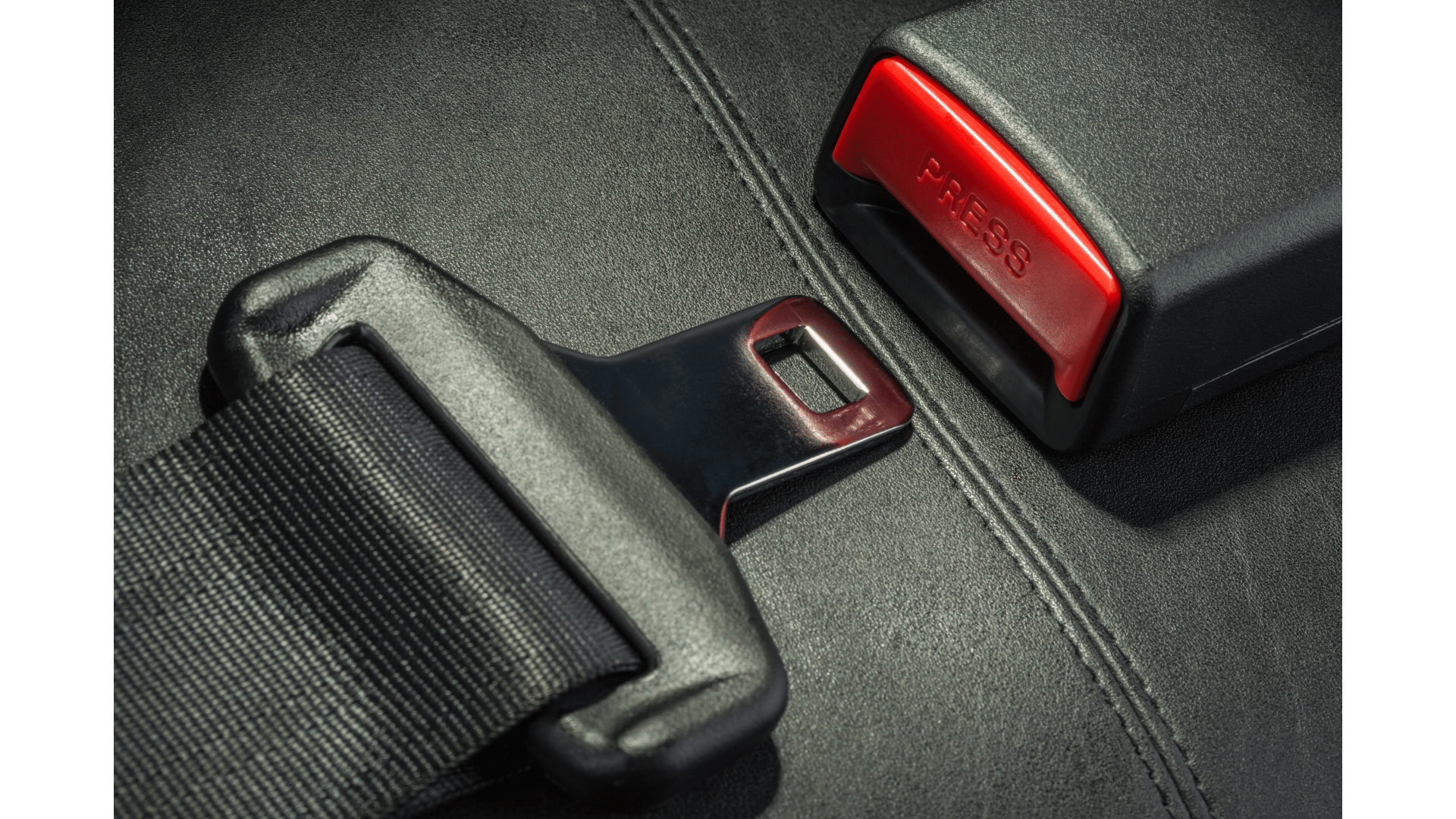 Read more about the article Czy trzeba zapinać pasy „z tyłu”? Czy kierowca za to odpowiada?